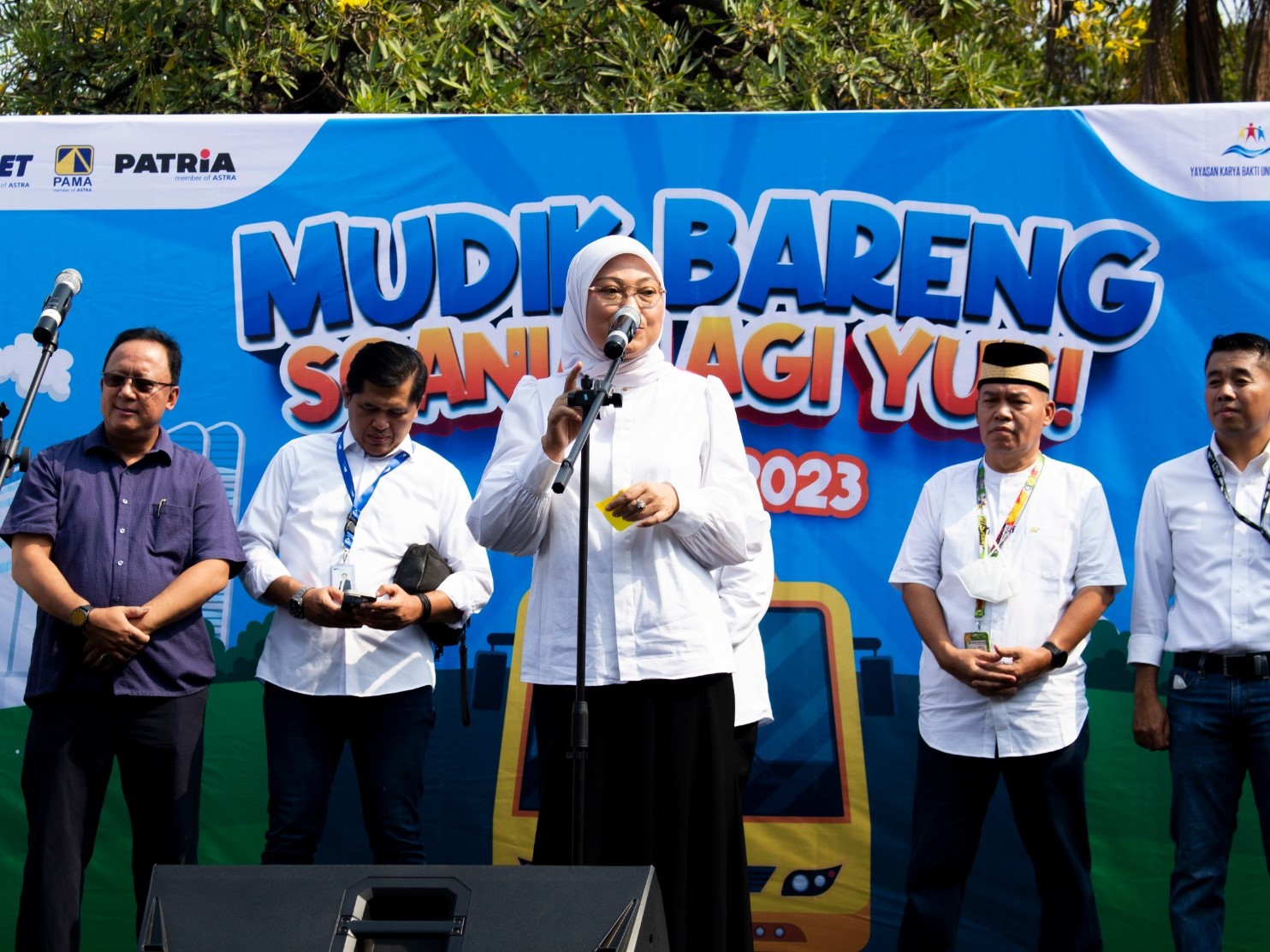 Menteri Ketenagakerjaan Ida Fauziyah memberikan sambutan pada mudik karyawan UT Group.