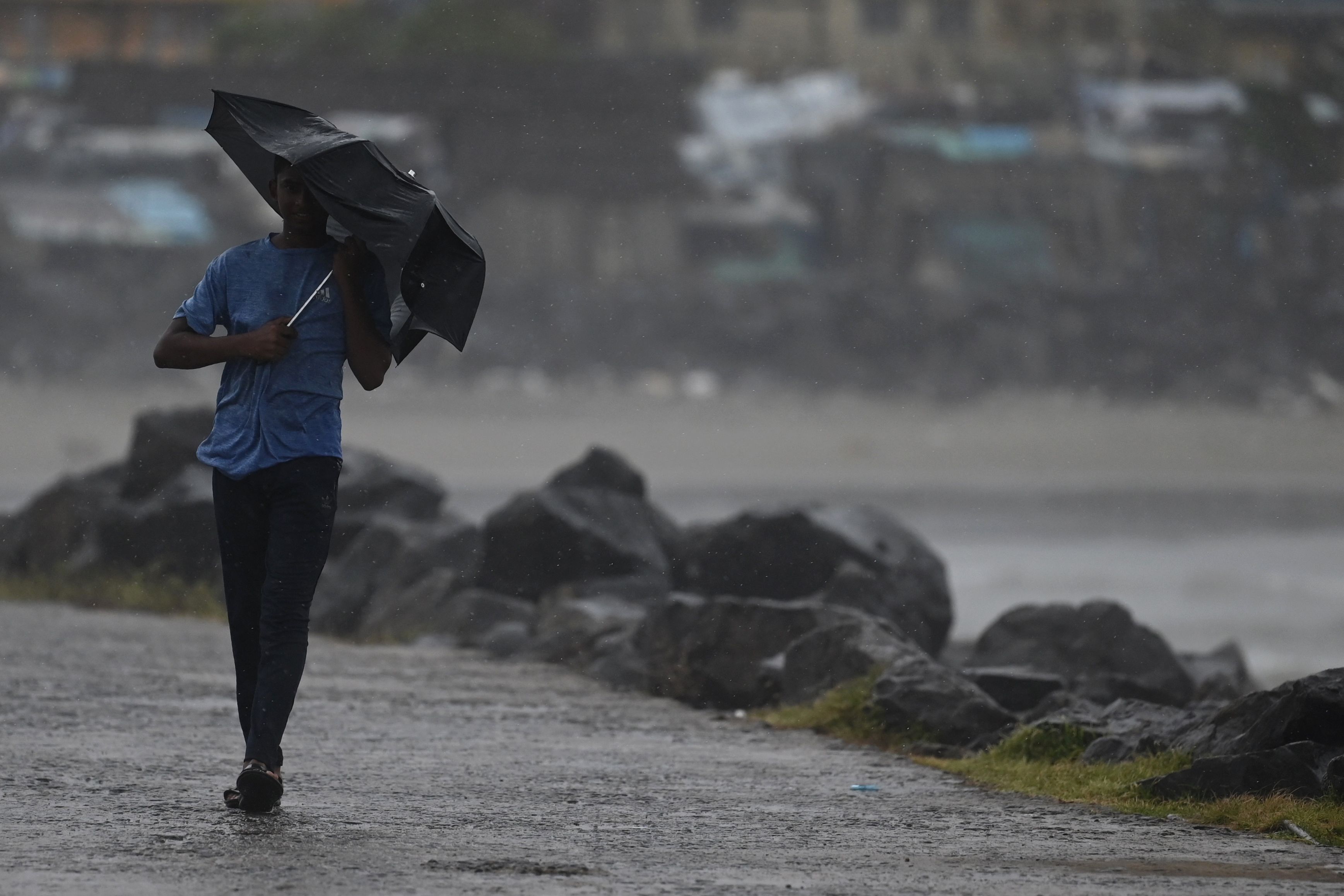 Ilustrasi hujan deras.