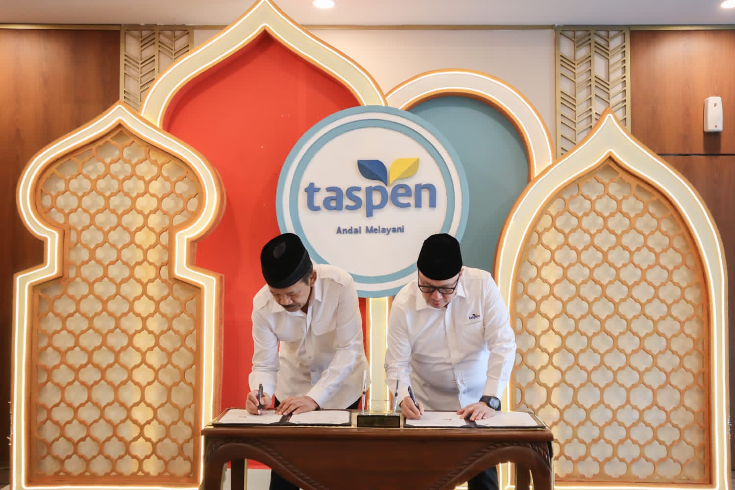 BAZNAS menerima hibah kendaraan ambulans dari PT Taspen untuk mendukung pelayanan kesehatan di Rumah Sehat BAZNAS (RSB).