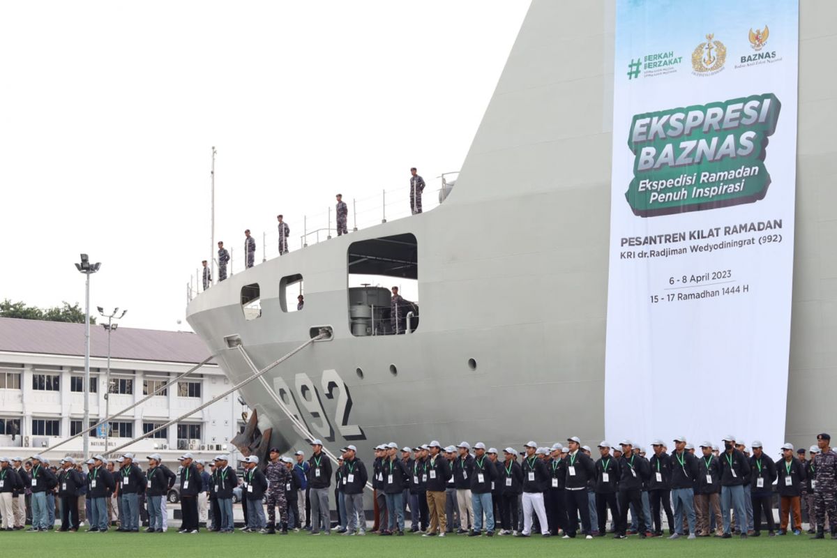 Pesantren Kilat di Atas KRI dr Radjiman Wedyodiningrat.