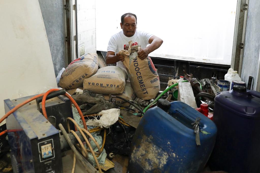 KST Banten bantu renovasi pul truk di Kota Tangerang