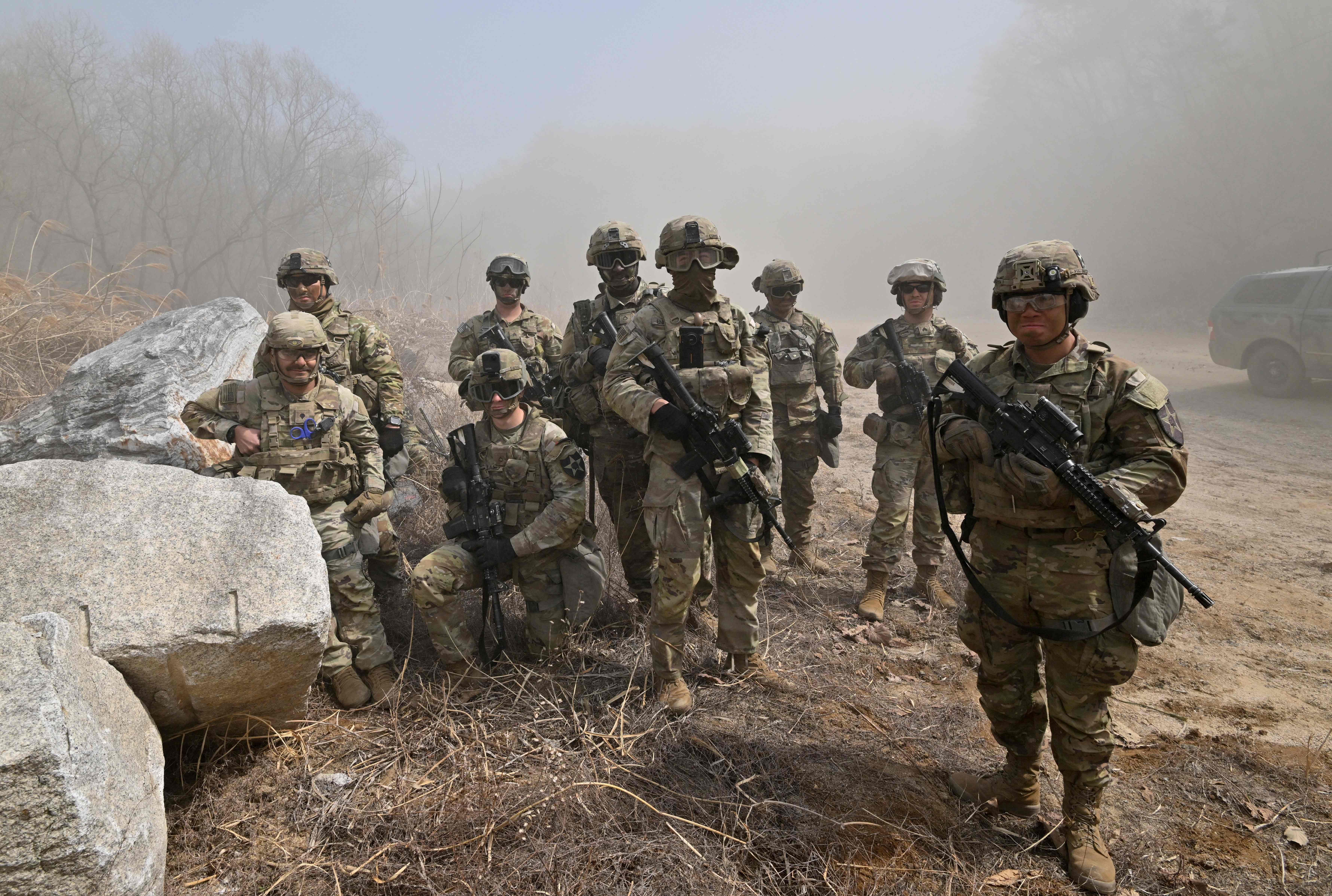 Tentara Amerika Serikat dan Korea Selatan berpose saat mengikuti latihan perang di Pocheon.