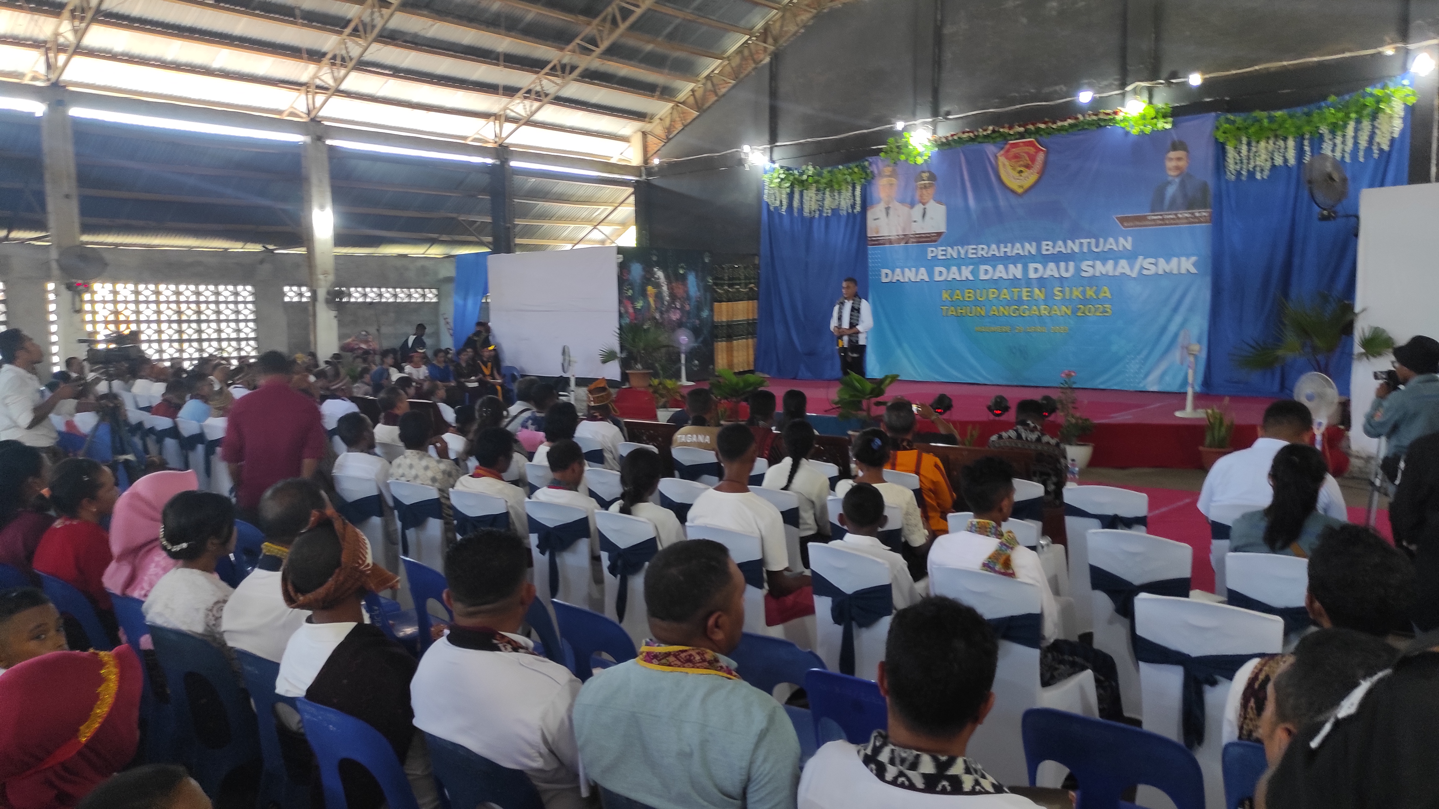 Bupati Sikka Fransiskus Roberto Diogo mengumumkan program gratis biaya pendidikan bagi keluarga miskin ekstrim