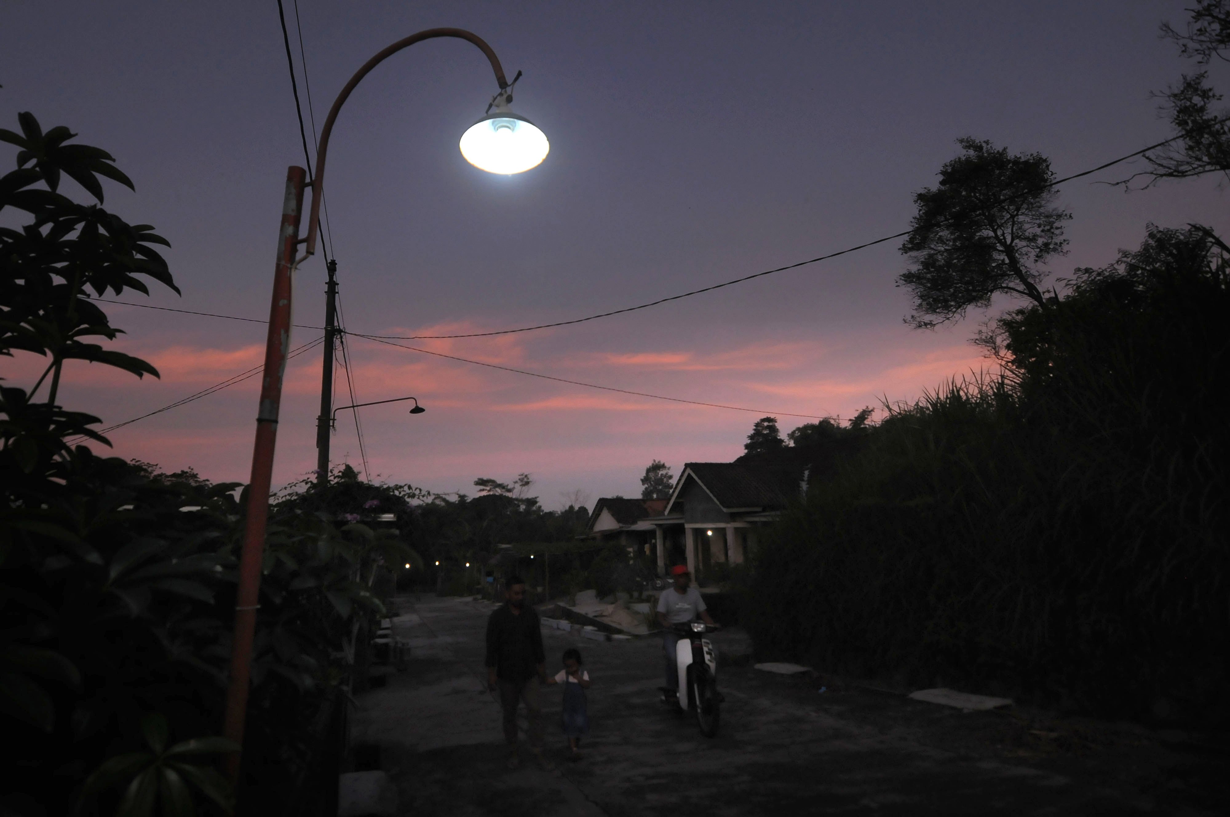 Lampu penerangan jalan