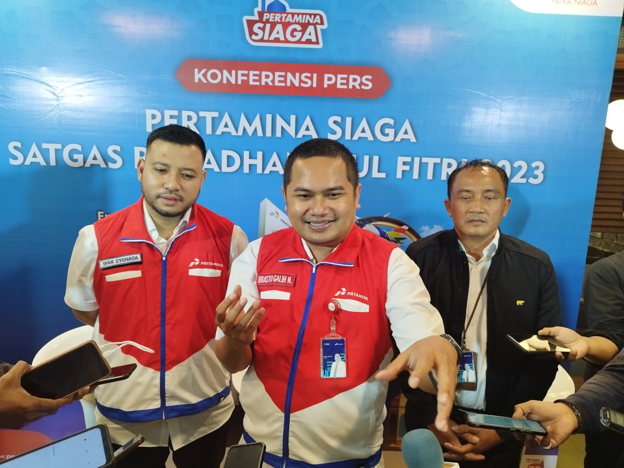 Brasto Galih Nugroho, Area Manager Communication, Relation & CSR Regional Jawa Bagian Tengah PT Pertamina Patra Niaga memberikan keterangan 