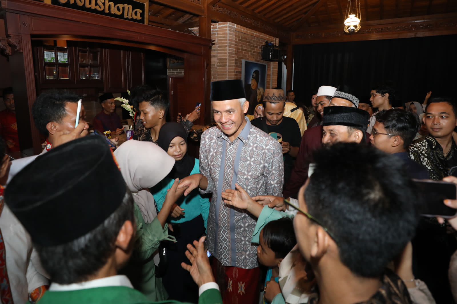 Gubernur Jateng Ganjar Pranowo menggelar acara halal bihalal di Purbalingga, Jateng, Sabtu (22/4).