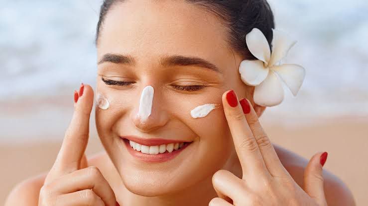 Penggunaan sunscreen dengan SPF tinggi amat penting untuk menjaga kesehatan kulit