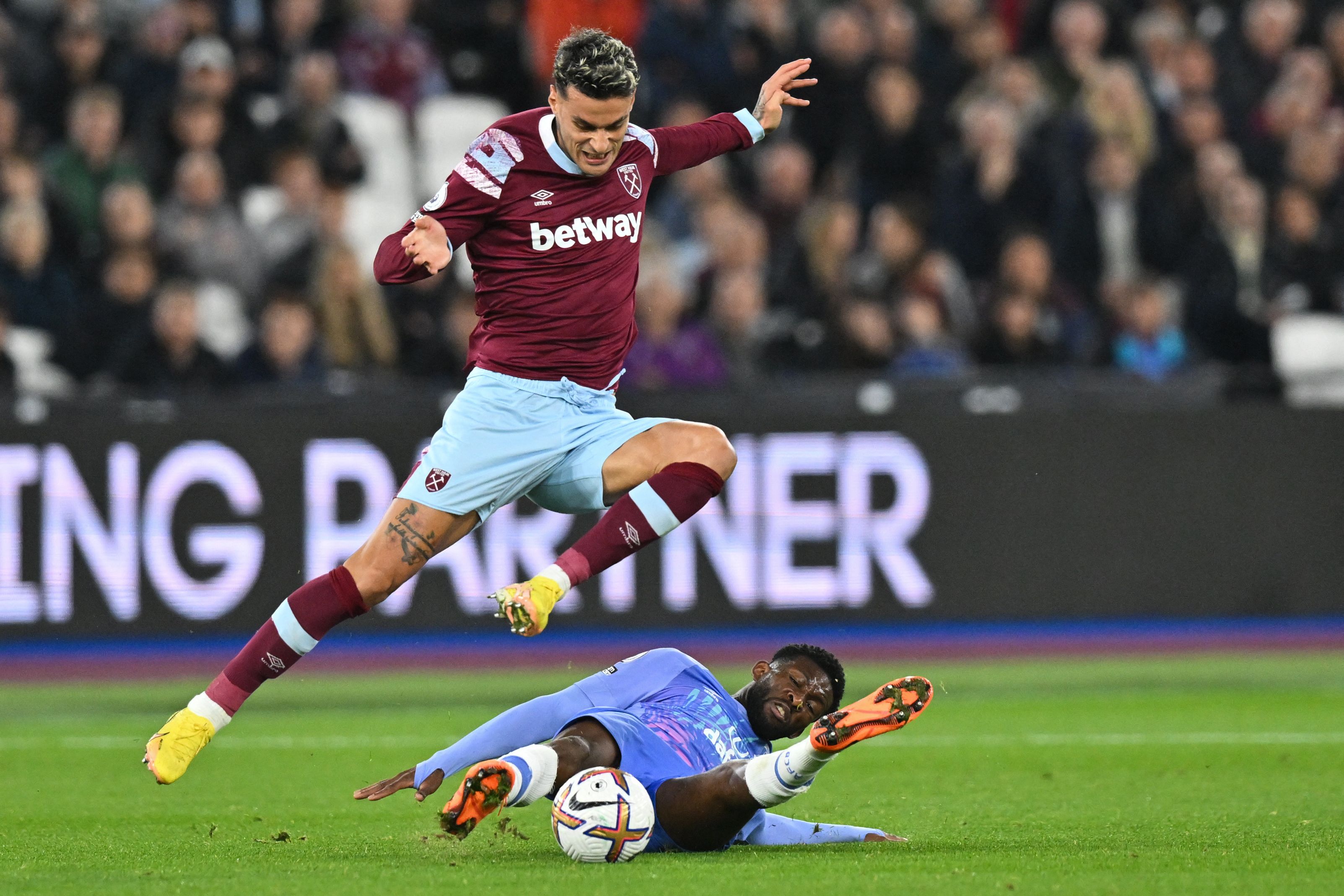 Milan Tertarik Datangkan Scamacca dari West Ham