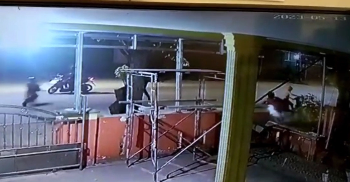 Aksi begal sadis yang terekam ccvtv warga di Kecamatan Medan Marela, Sumatera Utara.