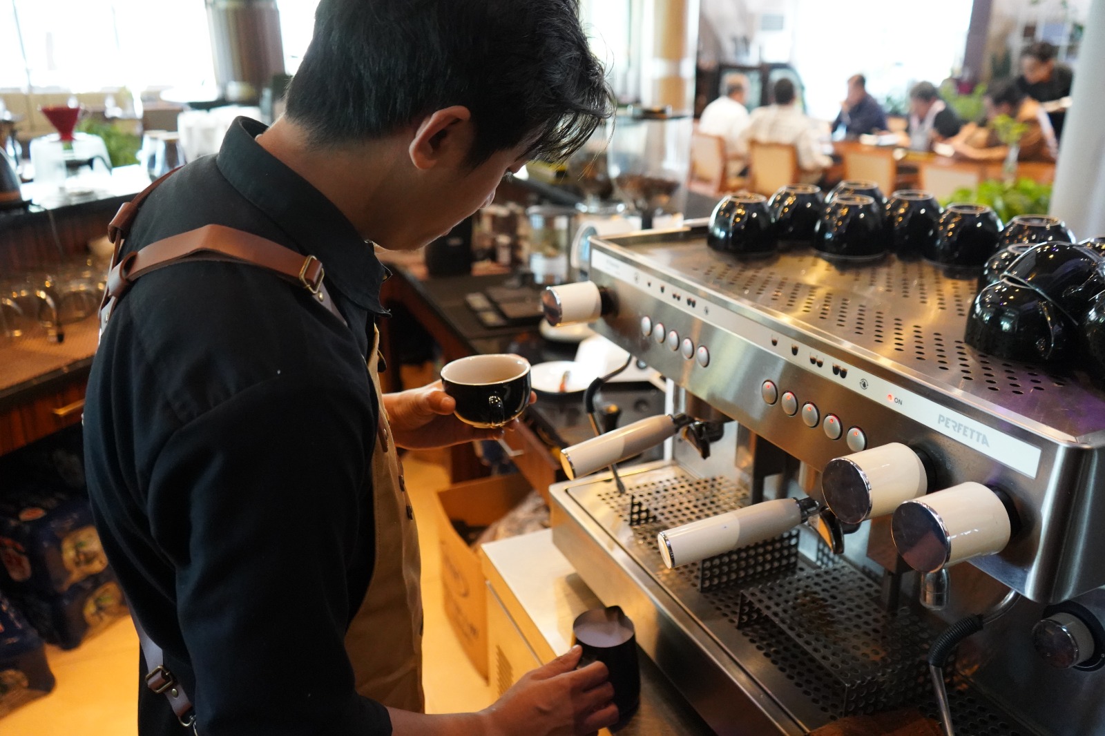 The Royale Krakatau Gelar Ajang Pencarian Seniman Barista Kopi Di Cilegon