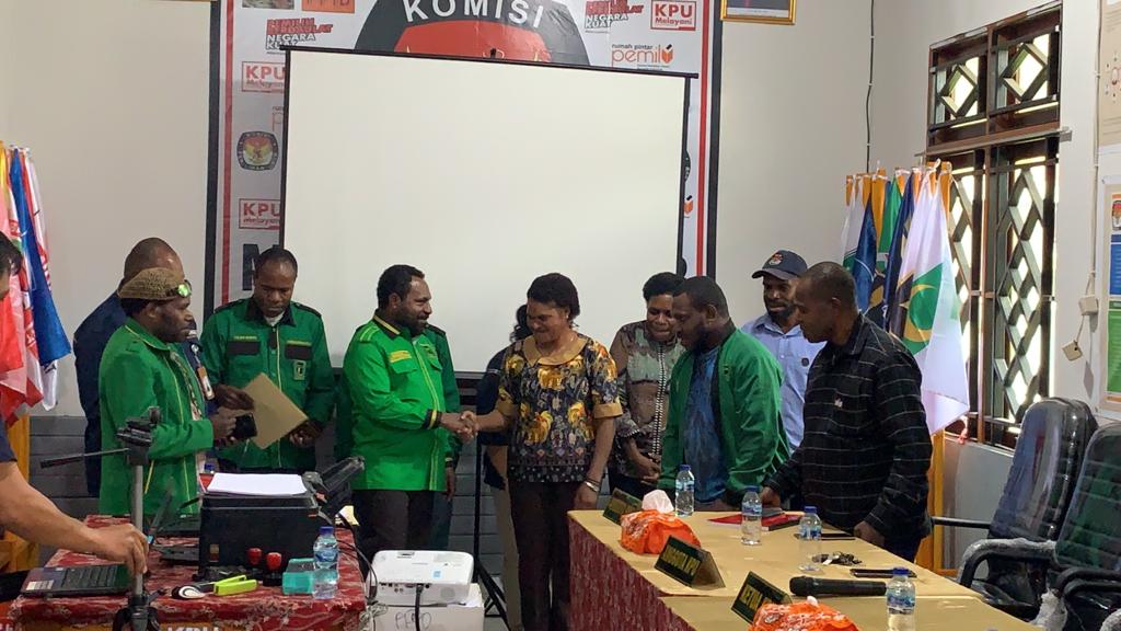 PPP Paniai mendaftarkan 25 caleg mereka ke KPUD Kabupaten Paniai, Papua Tengah, Sabtu (13/5).