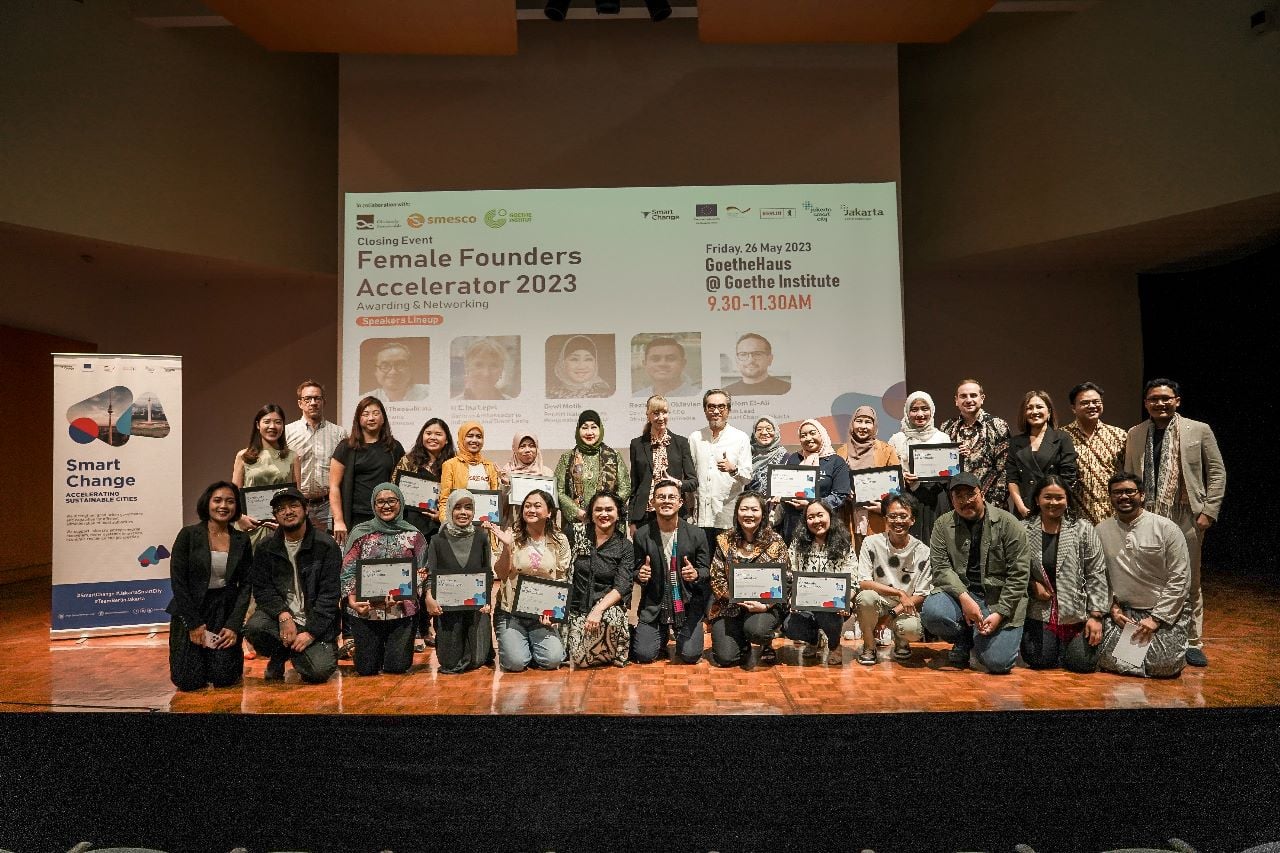 Para perempuan pelaku UMKM mengikuti pelatihan yang digelar program Sister City Jakarta-Berlin