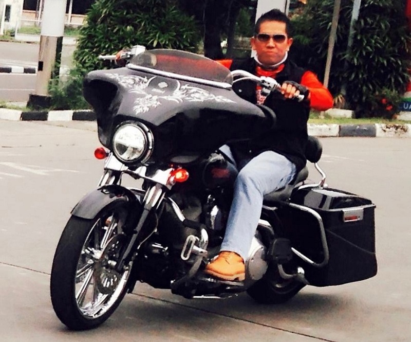 Foto Achiruddin Hasibuan menunggangi motor gede yang diunggah ke Instagram