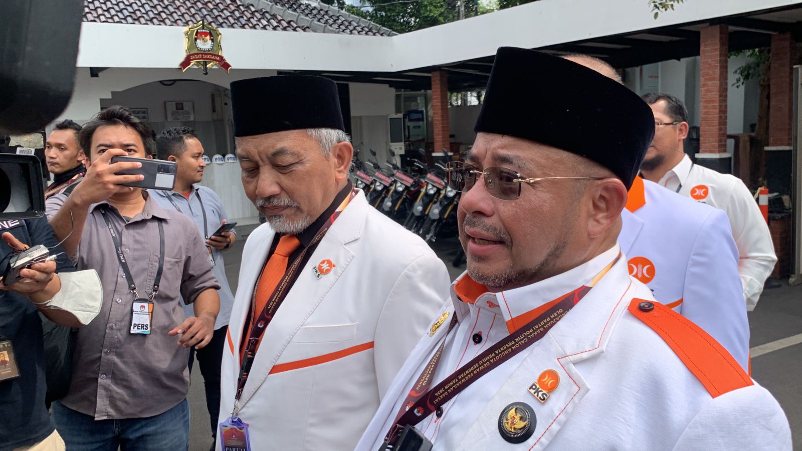 PKS Sambangi KPU Daftarkan Bakal Calon Anggota Legislatif