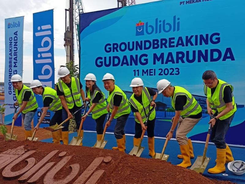 Proses groundbreaking pembangunan gudang baru Blibli di Marunda, Jakarta Utara.