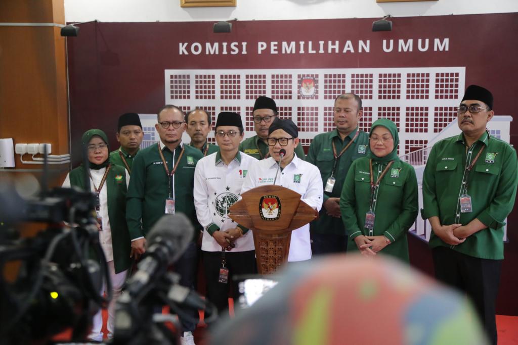 Menaker Ida Fauziah Daftarkan Diri Sebagai Caleg 