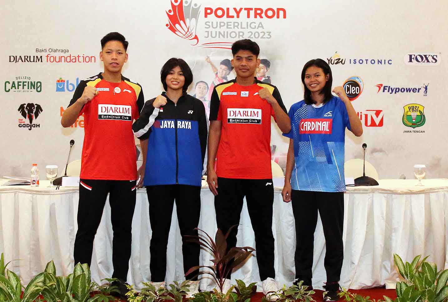 Lindan Mikael (PB Djarum), Thalita Ramadhani (PB Jaya Raya), Moh Zaki Ubaidillah (PB Djarum), dan Dea Tri W (Mutiara Cardinal Bandung)