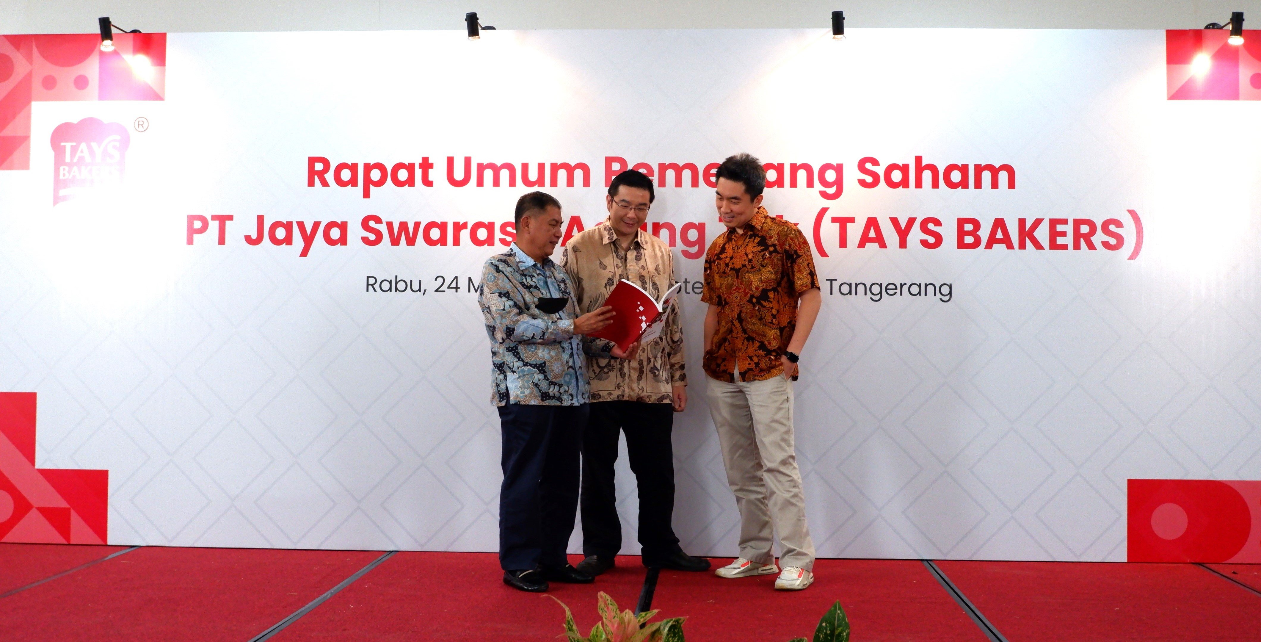 Komisaris dan direksi Tays pada RUPS Tahunan PT Jaya Swarasa Agung, Tbk pada Rabu (24/5).