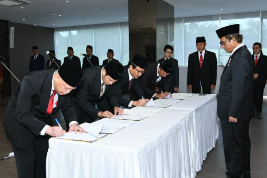 Mahfud MD Lantik Empat Pejabat Tinggi Madya Kemenkominfo