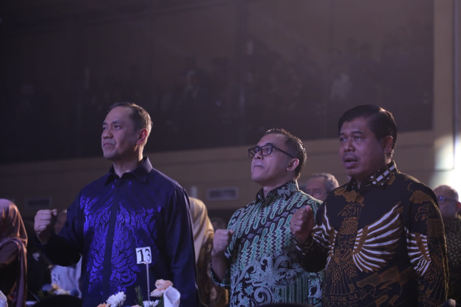 Founder ESQ Group Ary Ginanjar Agustian bersama Menteri PAN-RB Abdullah Azwar Anas dan Sekjen Kemendagri Suhajar Diantoro pada Milad ESQ