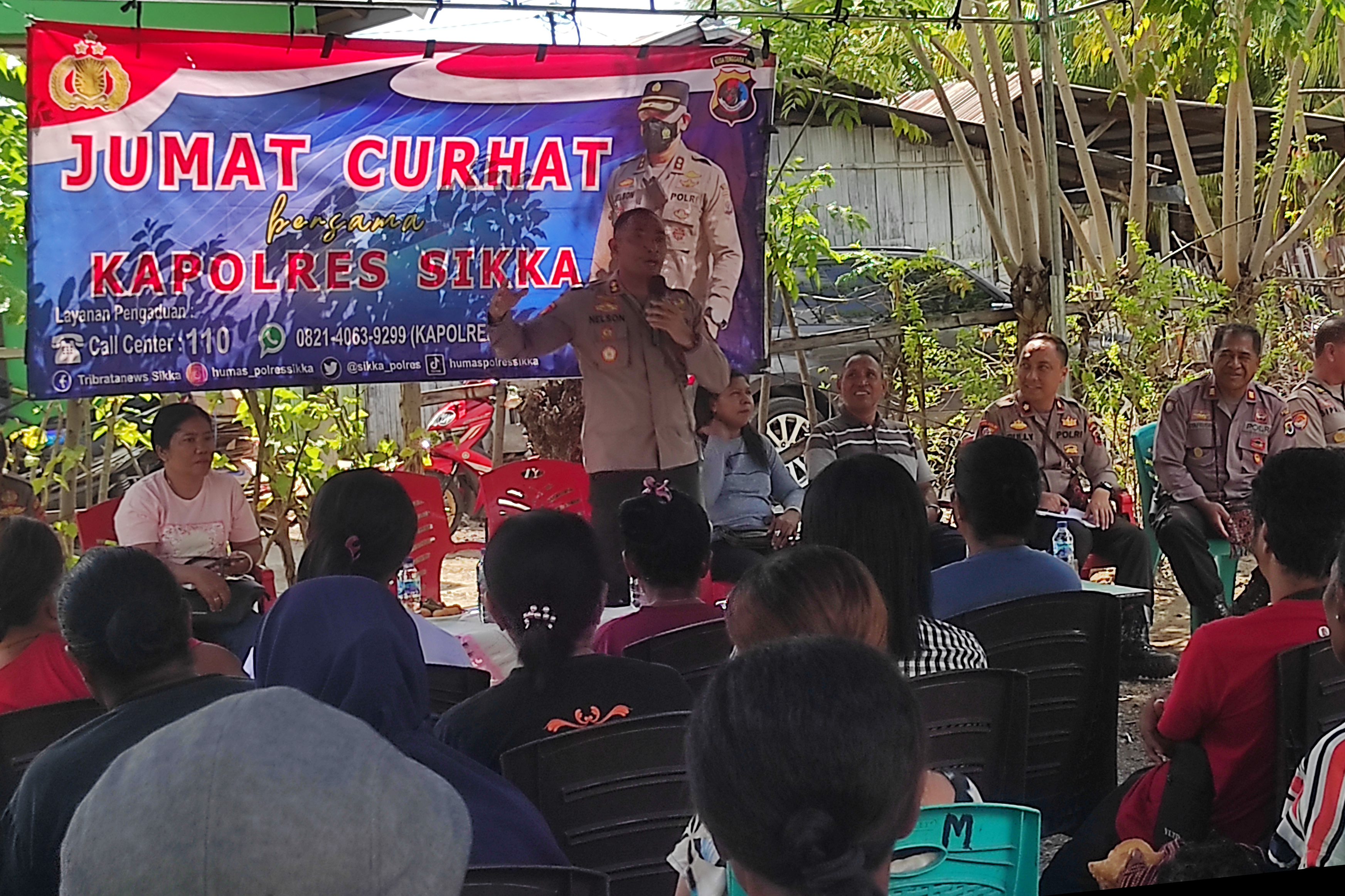 Kapolres Sikka AKB Nelson Filipe Diaz Quintas berjumpa dengan warga di RT 10, RW 4, Kelurahan Kota Uneng, Kecamatan Alok, Kabupaten Sikka.