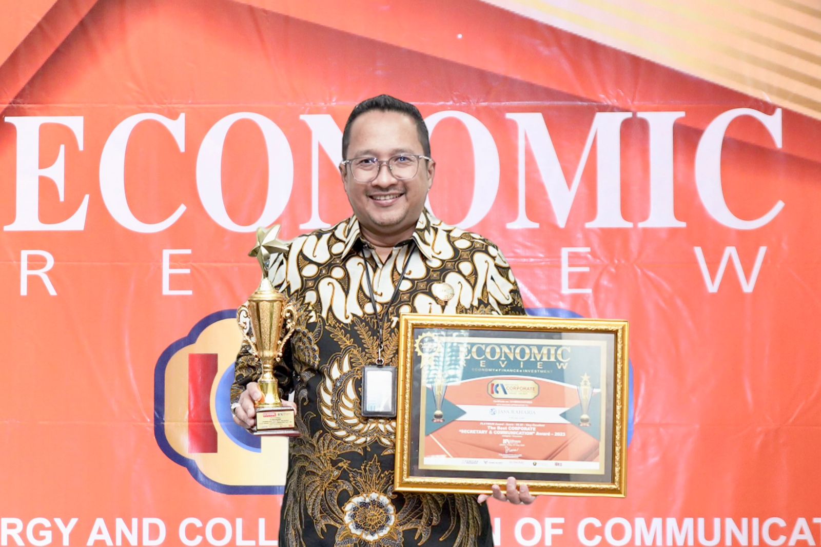 Penghargaan The Best Corporate Secretary & Communication 2023  untuk Corsec PT Jasa Raharja Harwan Muldidarmawan