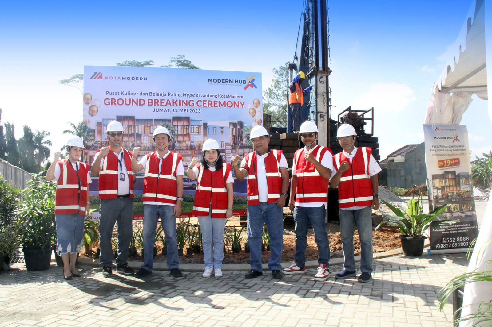 PT Modernland Tbk melakukan ground breaking ceremony membangunan sentra bisnis 'Modern Hub', Jumat (12/5)