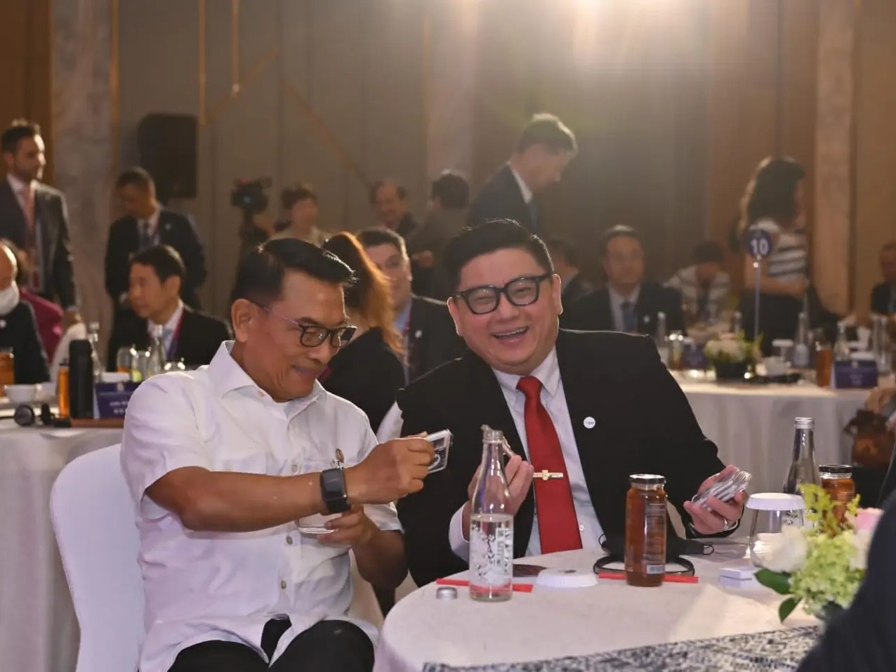 Kepala Staf Kepresidenan Moeldoko dan CEO SW Indonesia Michell Suharli.