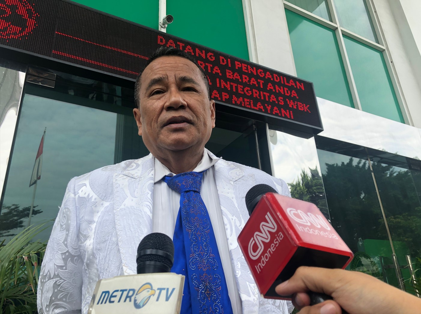 Kuasa hukum Teddy Minahasa Putra, Hotman Paris