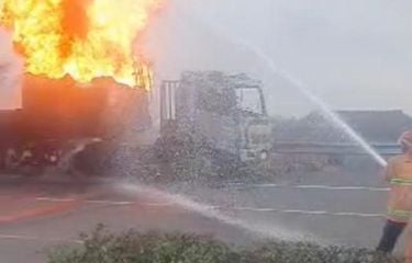 Kebakaran truk tangki Pertamina