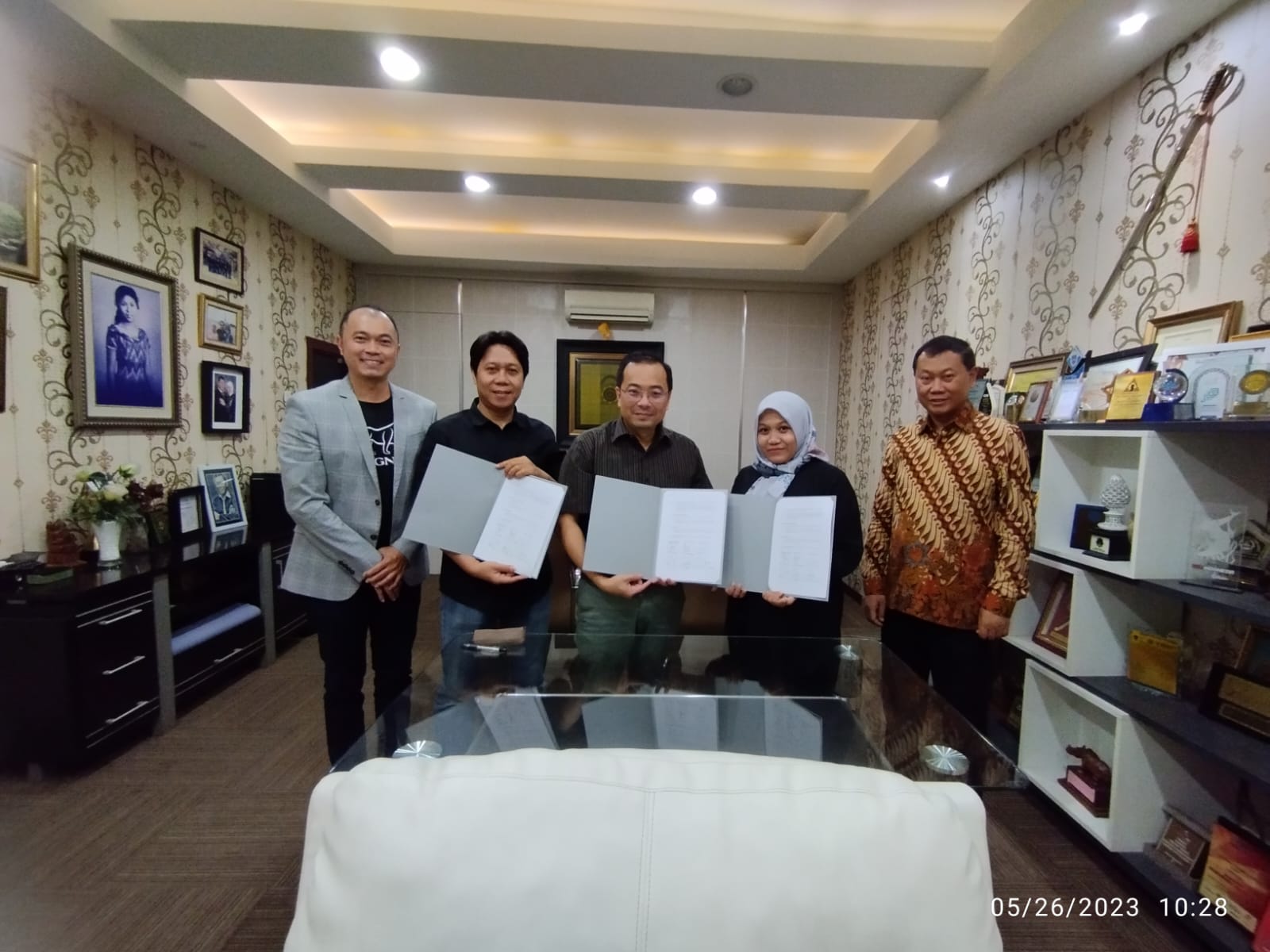 Penandatangan kerja sama antara platform digital Eduprime dengan Sangnila Arts Academy di Jakarta, Selasa (30/5).