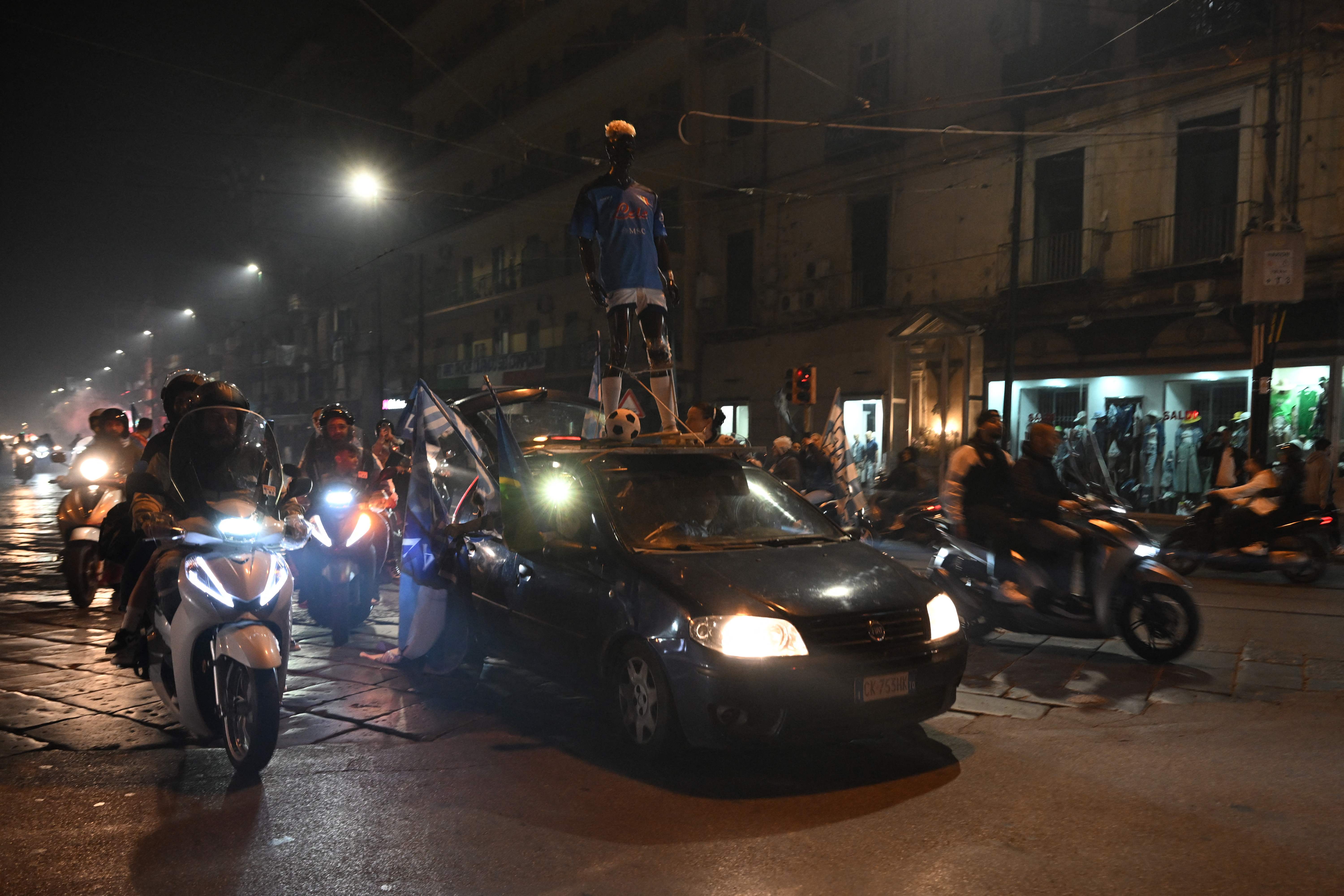 Napoli Juara, Naples Berpesta