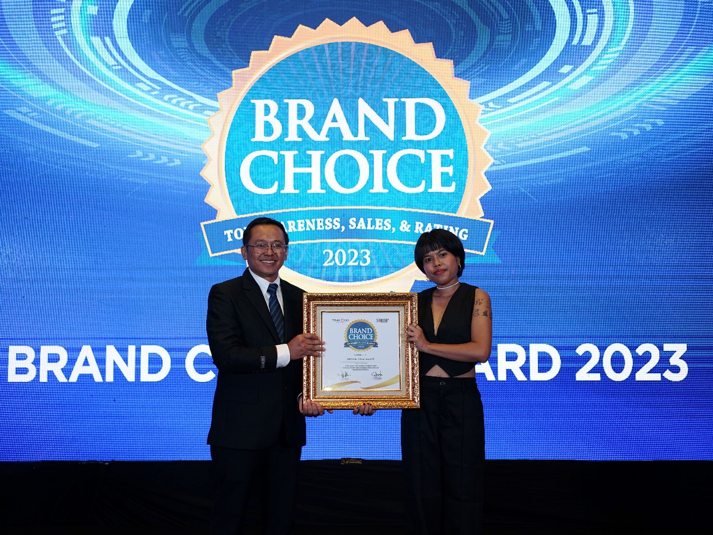 Di dua e-commerce, Grace and Glow meraih 78 ribu ulasan, 115 ribu transaksi, dan meraih bintang 4,9.