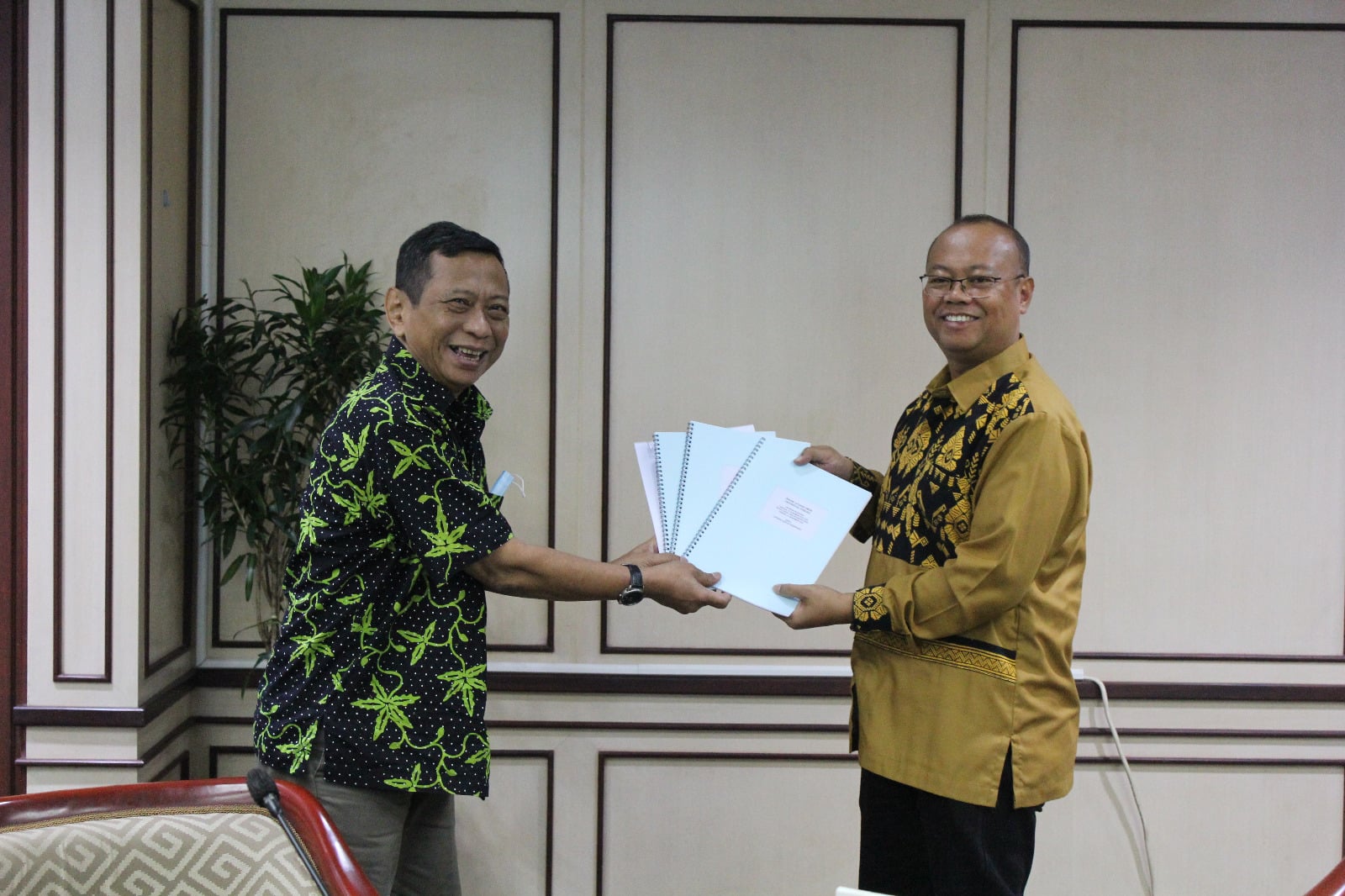 Pengumuman UT memperoleh Opini WTM tersebut disampaikan pada Exit Meeting, Selasa (30/5). 