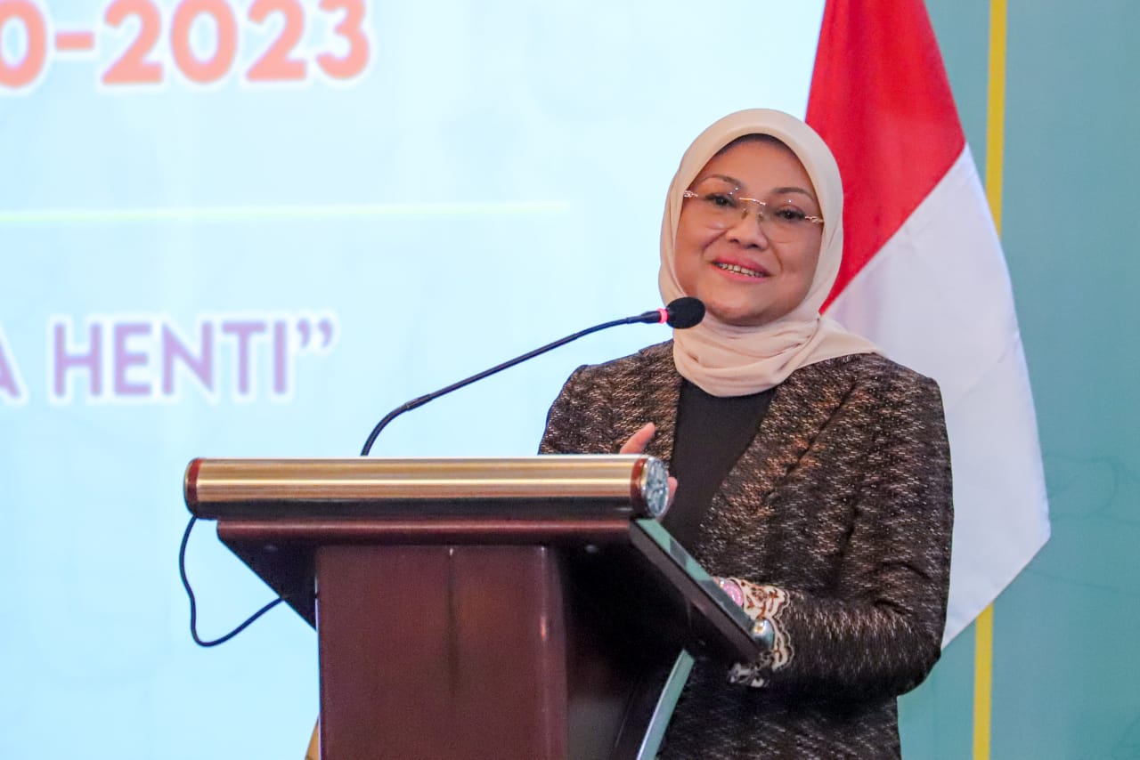 Menaker Ida Fauziyah saat menghadiri Perpisahan Anggota LKS Tripnas dan Depenas Periode 2020-2023 di Jakarta, Senin (29/5) malam.