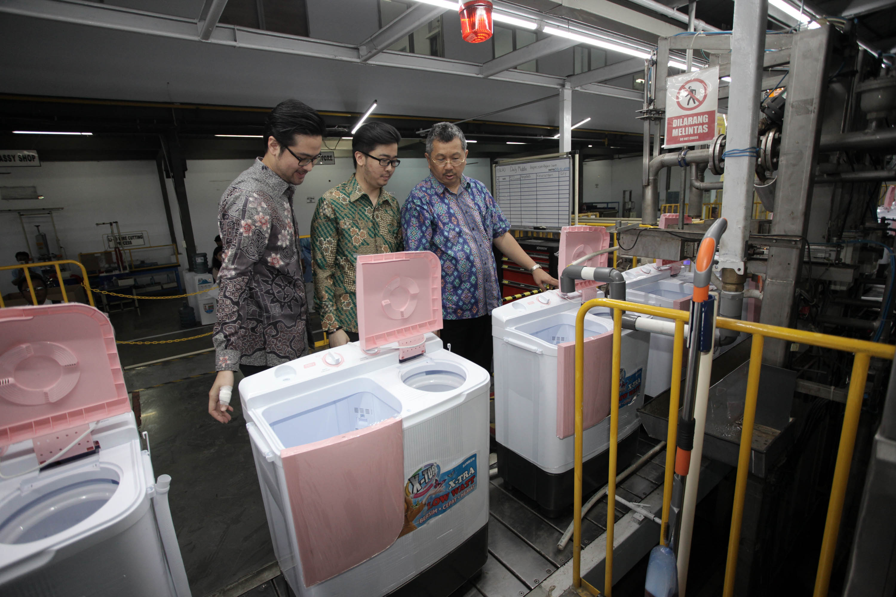 Pembuatan peralatan elektronik dengan TKDN tinggi