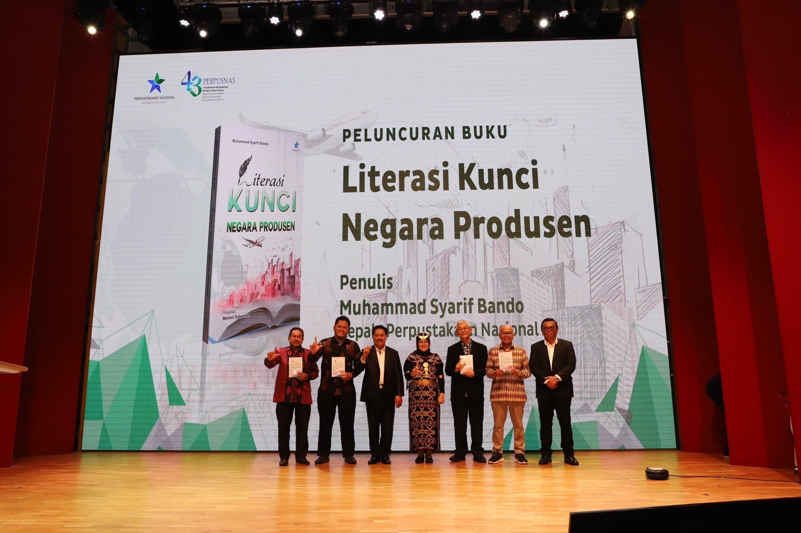 Peluncuran buku dilakukan bertepatan dengan Hari Ulang Tahun ke-43 Perpustakaan Nasional 