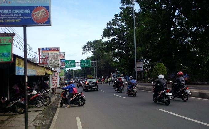 Jalan Raya Bogor, Depok.