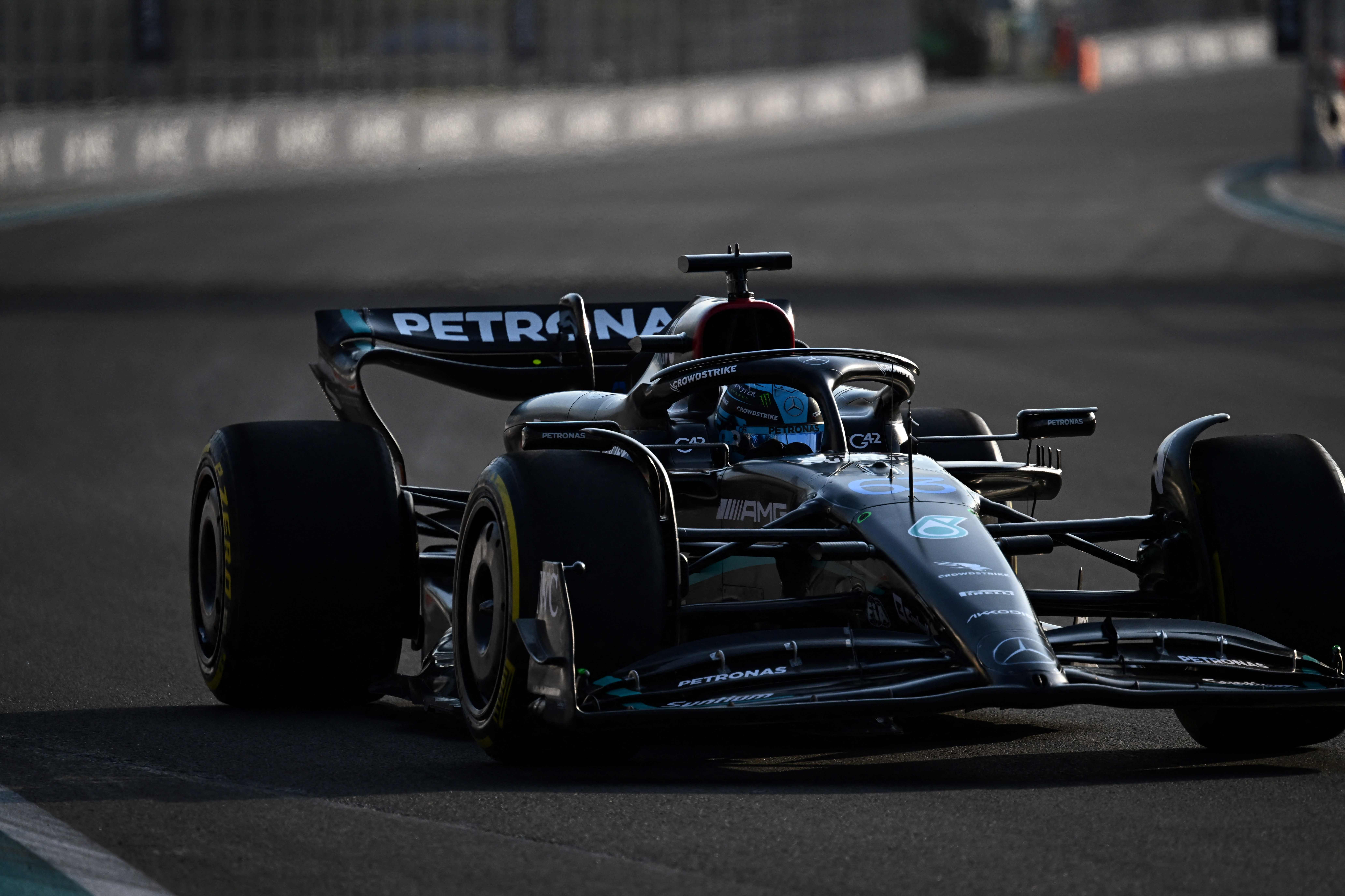 Pembalap Mercedes George Russell