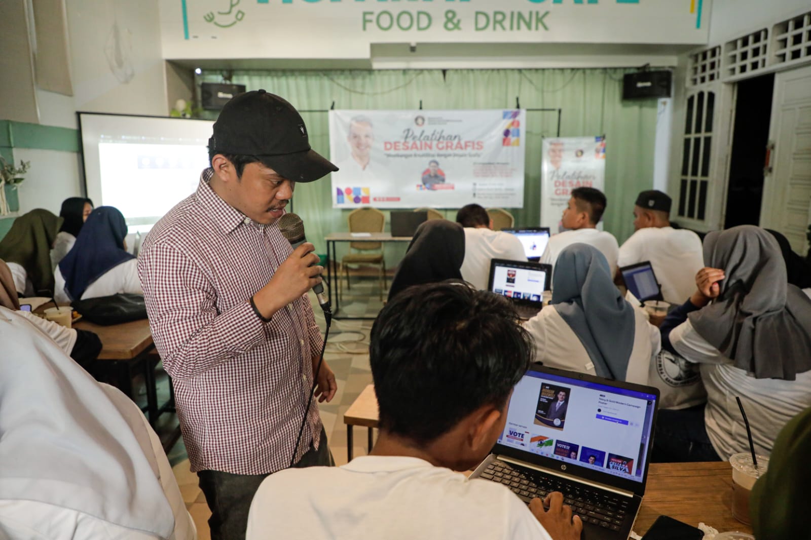 Pelatihan desain grafis yang digelar PMN Sulsel