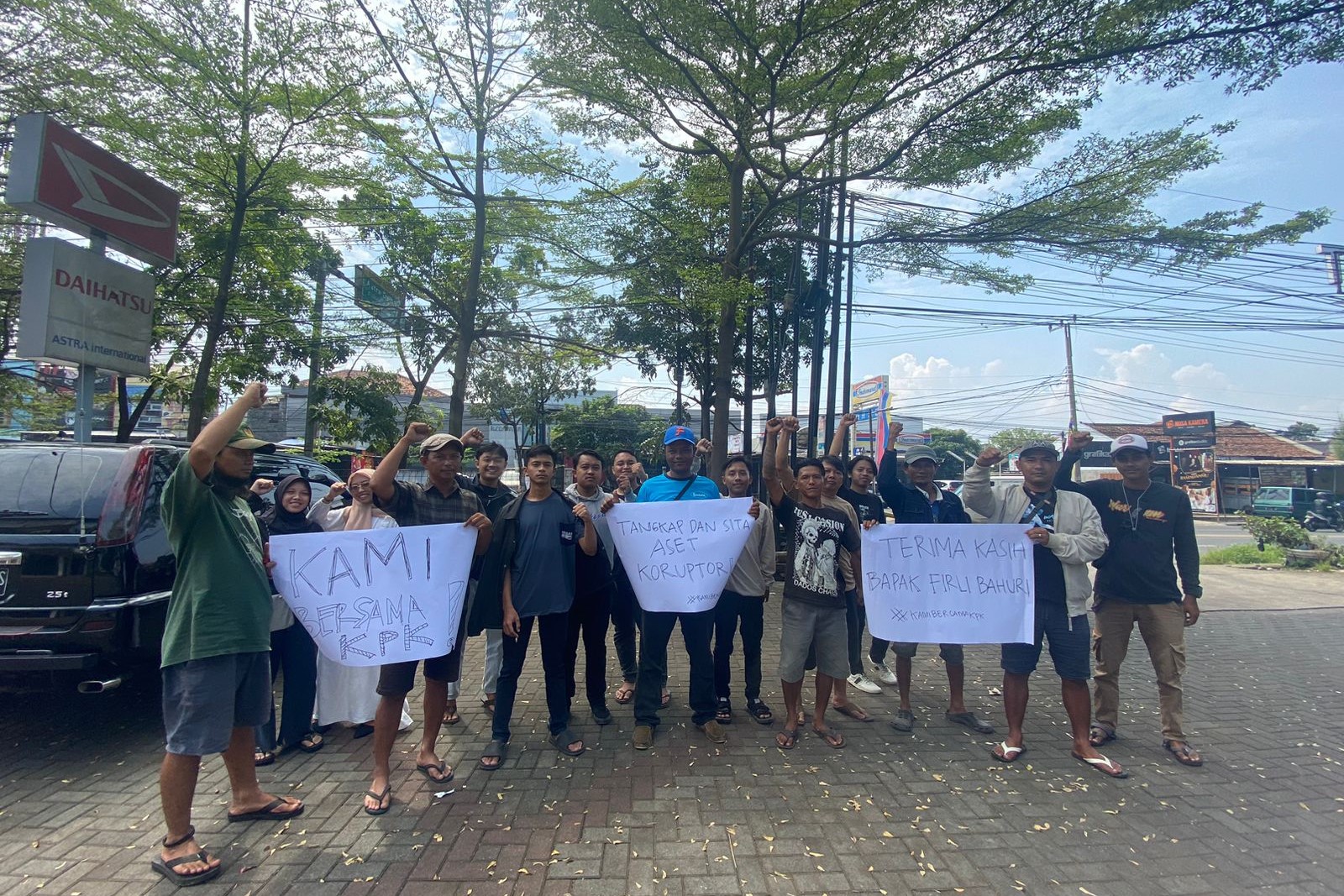 Sejumlah pemuda mengapresiasi langkah-langkah KPK di bawah kepemimpinan Firli Bahuri yang melakukan pencegahan dan pemberantasan korupsi.
