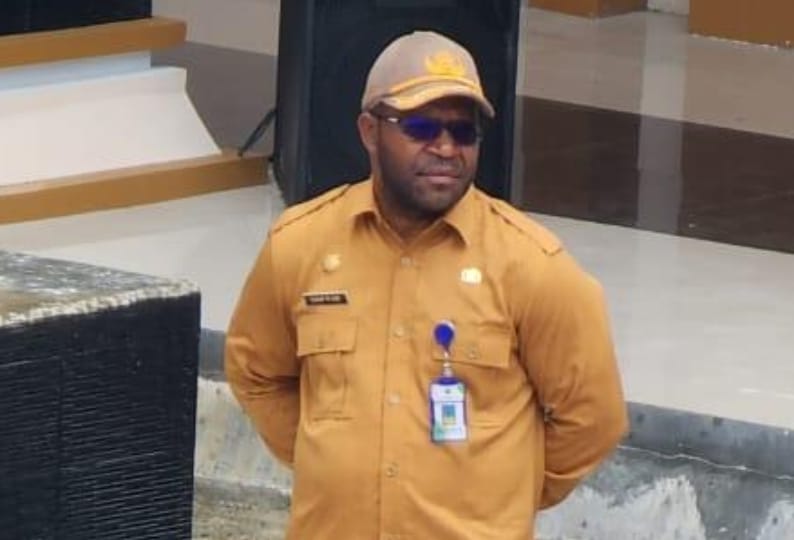  Sekretaris Dinas Perdagangan, Koperasi, dan Usaha Kecil Menengah Yoakim Mujizau.