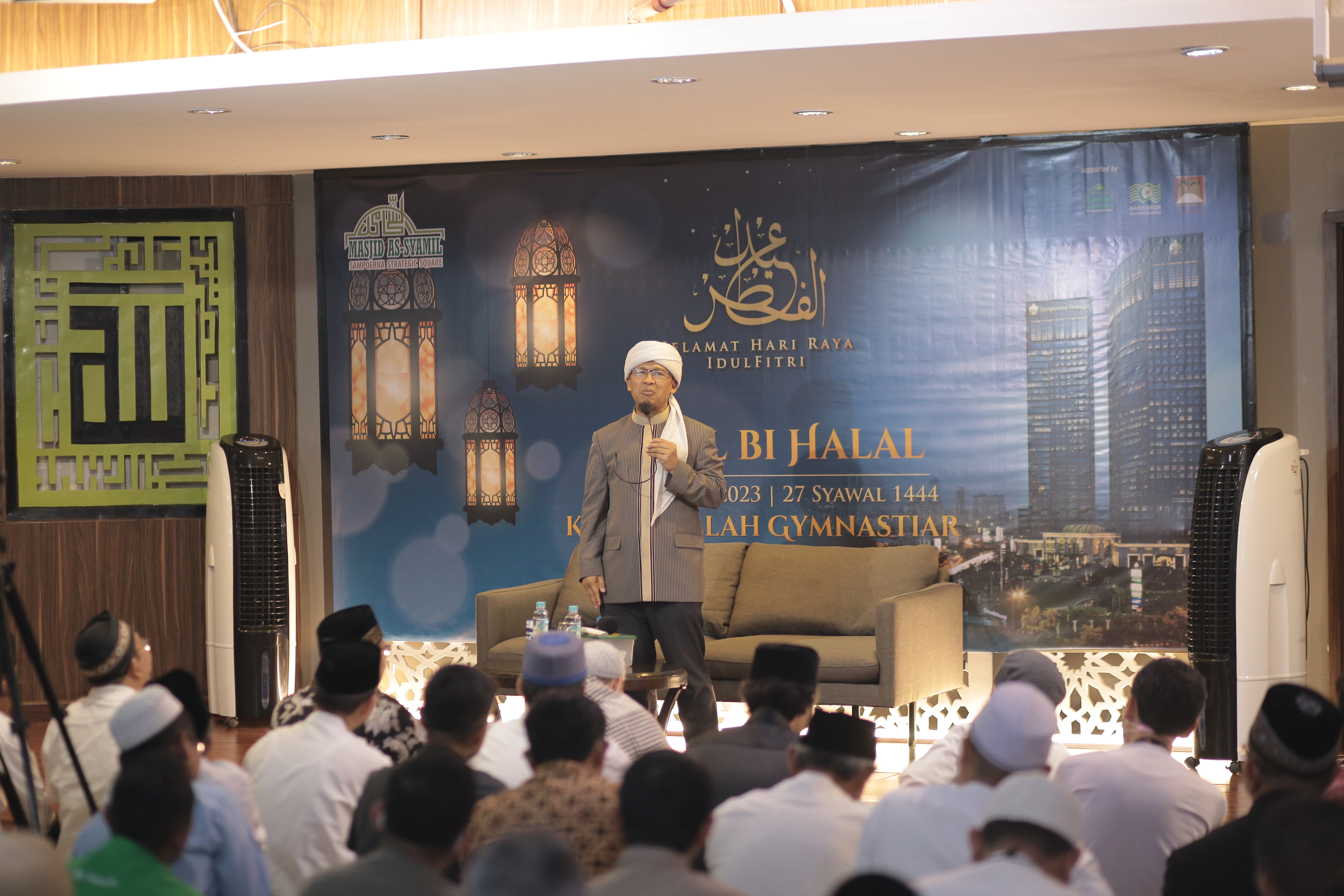 Kegiatan amaliyah Ramadan 1444 H di Masjid As Syamil Sampoerna Strategic Square ditutup dengan acara Halal Bihalal, Rabu (17/5)