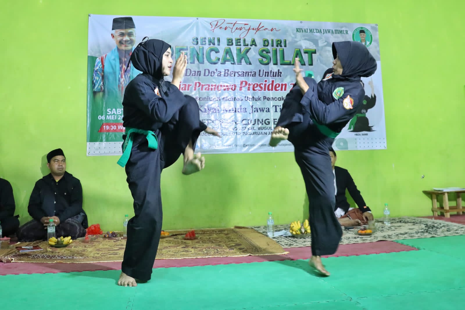 Pertunjukan pencak silat yang digelar Kiyai Muda Jatim di Pasuruan