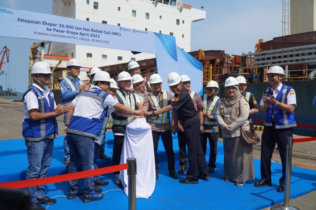 Acara pelepasan ekspor hot rolled coil (HRC) yang diproduksi PT Krakatau Steel (Persero) Tbk dengan tujuan Italia, pada Jumat (28/4).