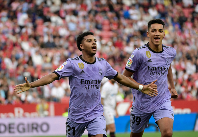 Dua gol dari Rodrygo berhasil mengantarkan Real Madrid menang atas Sevilla 2-1 di La Liga.