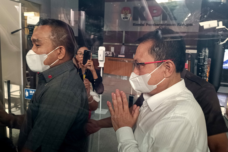 Sekretaris Mahkamah Agung (MA) Hasbi Hasan diduga sering bertemu dengan Dadan Tri di MA.