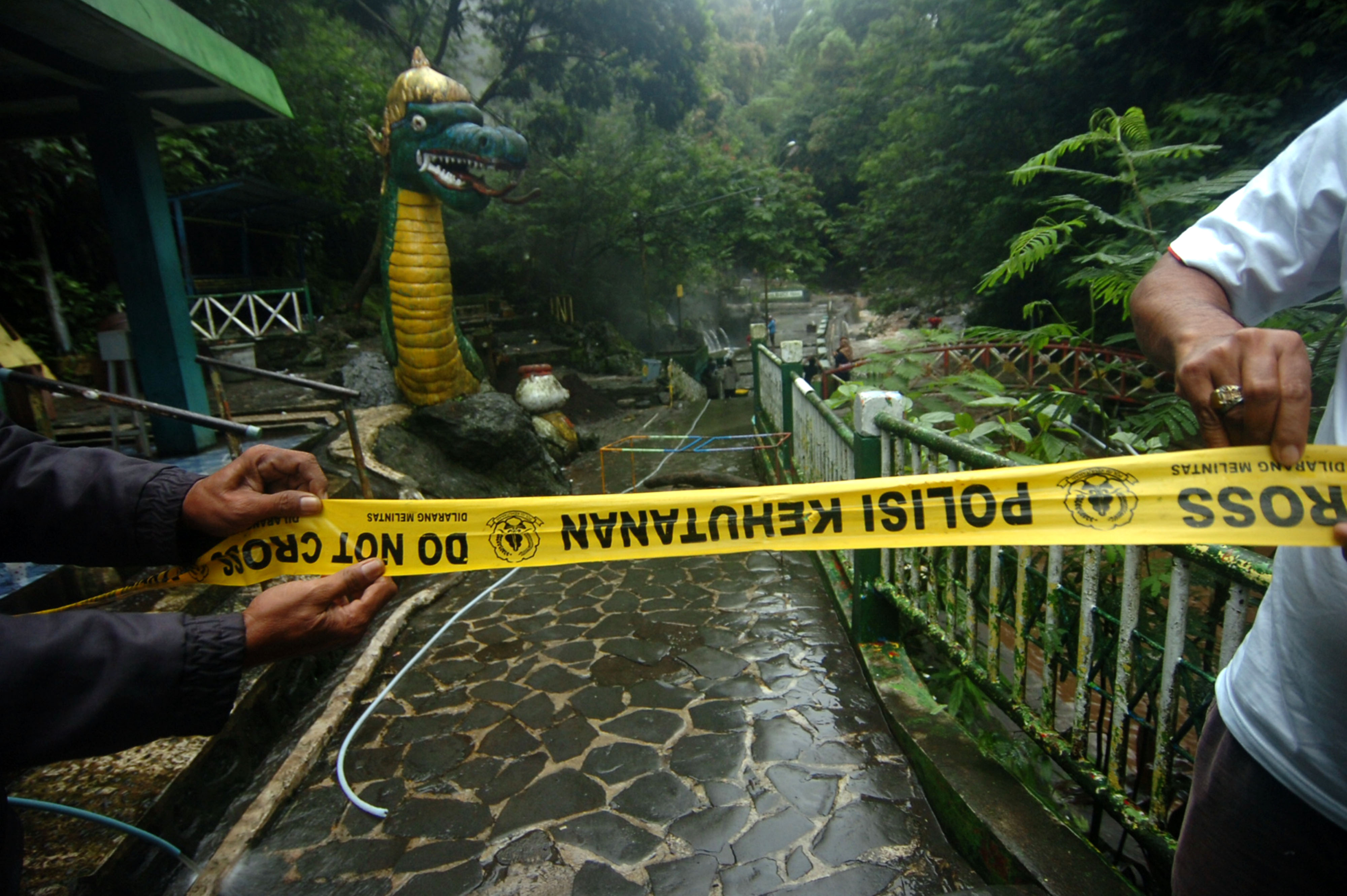 Objek wisata Guci, Tegal, Jawa Tengah, sempat ditutup seusai banjir bandang, Februari 2023.