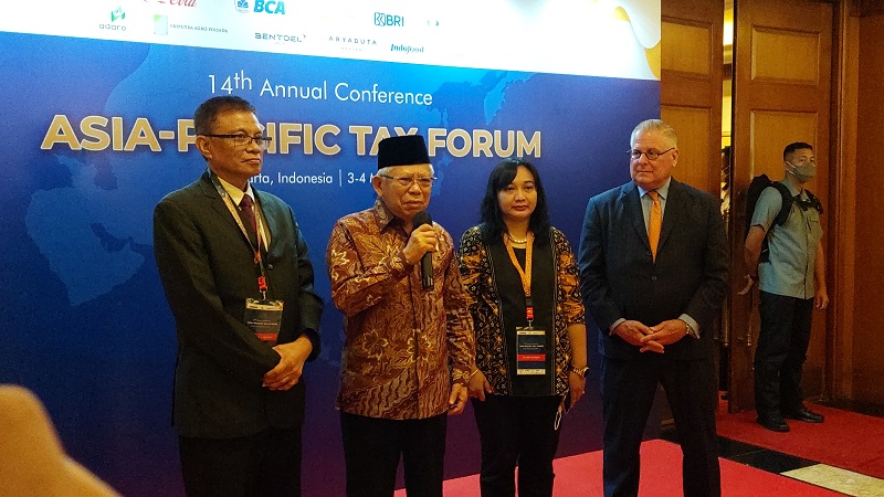 Direktur Program Indef Esther Sri Astuti dan Wapres Maruf Amin menghadiri Asia Pacific Tax Forum.
