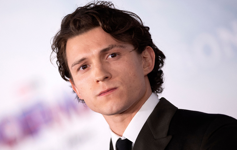 Aktor  Tom Holland mengaku perannya dalam mini seri The Crowded Room membantunya mengenali pemicu stres dirinya/